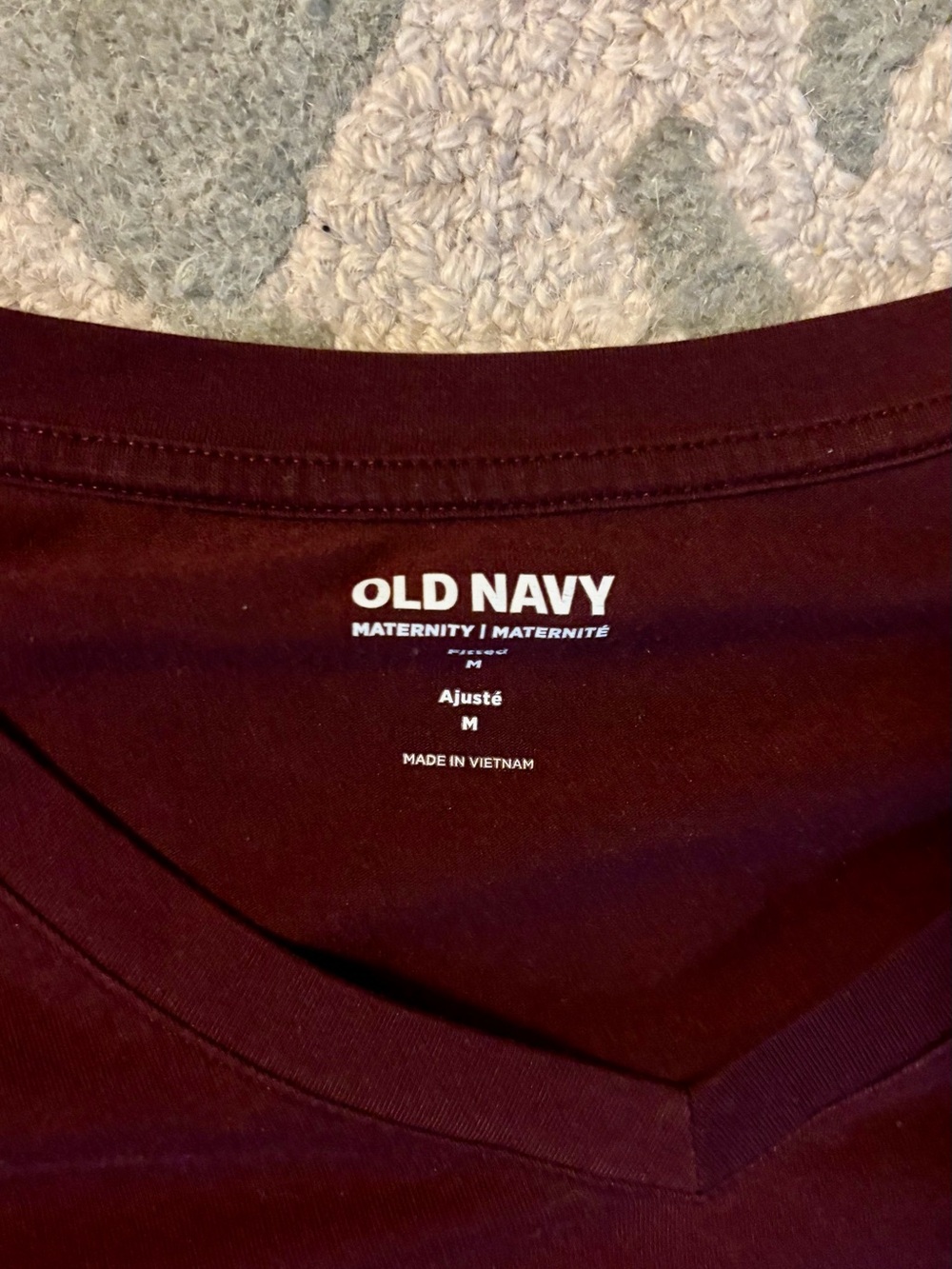Old Navy Maternity Long Sleeve V-Neck Tee in Burgundy